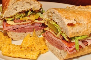 800px-Submarine_sandwich_(1)
