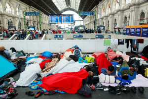 Refugees_Budapest_Keleti_railway_station_2015-09-04