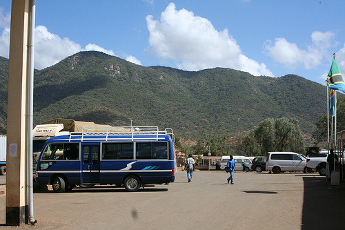 5438693437_c67a8f34ca_Kenya-border - XYZ