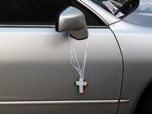 3795157137_64f7249776_Car-crucifix