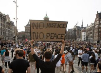 Whites going their own way