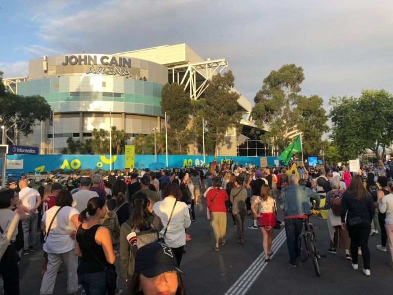 Racist anti-lockdown protesters at Melbourne Park burn cross, lynch 3 negroes