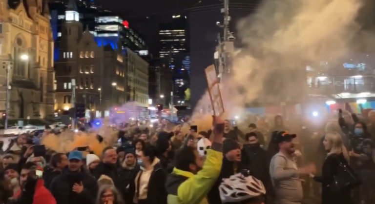 Thousands swamp Melbourne to protest sixth lockdown