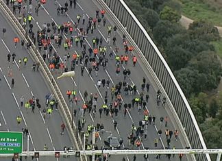 WESTGATE BRIDGE BLOCKED: 15,000 Tradies Take Over Melbourne