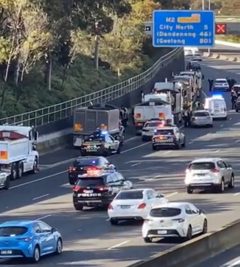 MELBOURNE: Police Intercept Truckie Blockade