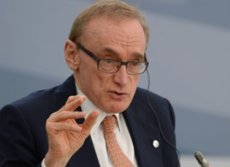 Bob Carr wants to deny free healthcare to the unvaccinated