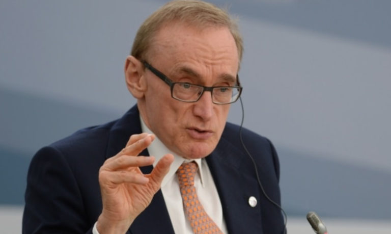 Bob Carr wants to deny free healthcare to the unvaccinated