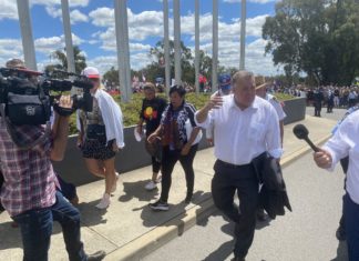 Craig Kelly Invites Covid Radicals Into Parliament House