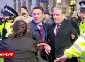 “Traitor, you should burn”: Keir Starmer barely escapes with his life from angry mob
