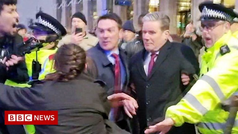 “Traitor, you should burn”: Keir Starmer barely escapes with his life from angry mob