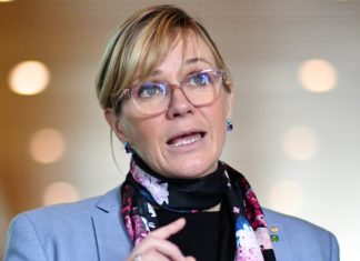 Transgender MP Zali Steggall labels concerned parents as “transphobic”