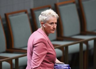 Kerryn Phelps Injured By Vax: Claims Doctors Censored