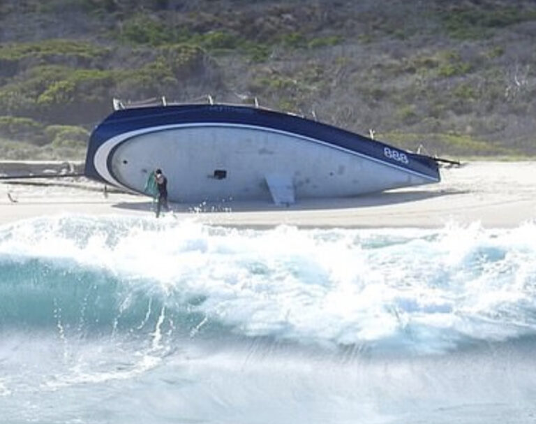 Aboriginal Industry Activists try to Steal Yacht