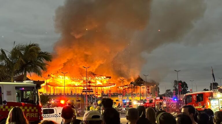 Melbourne Temple burns to the ground