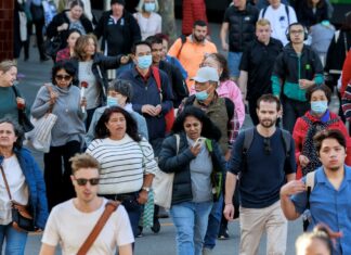 Mainstream Australian news site hosts poll: What level of immigration should Australia have?