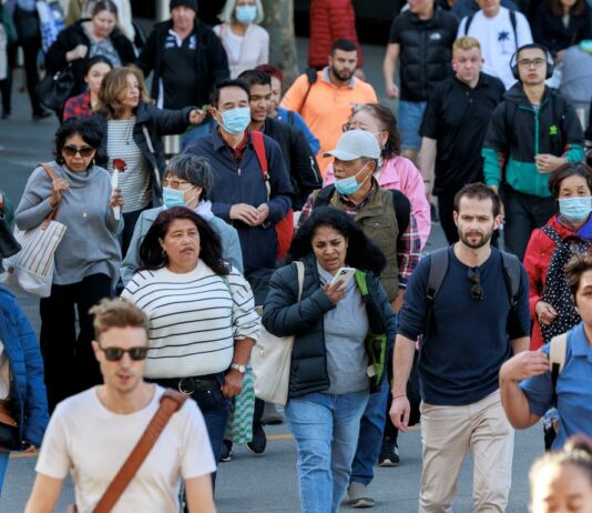 Mainstream Australian news site hosts poll: What level of immigration should Australia have?